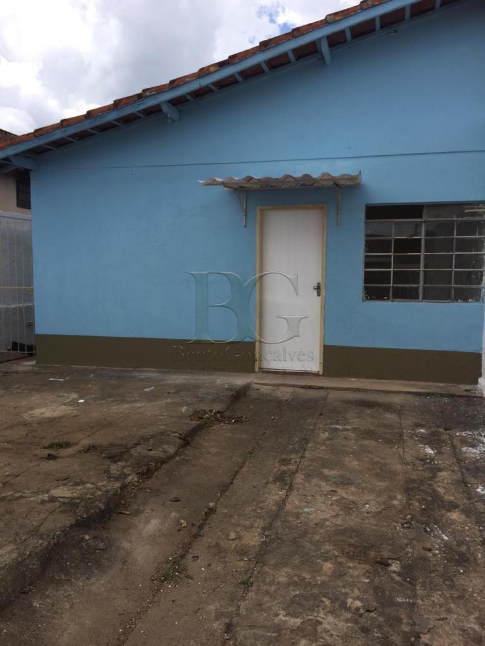 Fachada Alugar Casas / Padrão em Poços de Caldas R$ 900,00 - Foto 1
