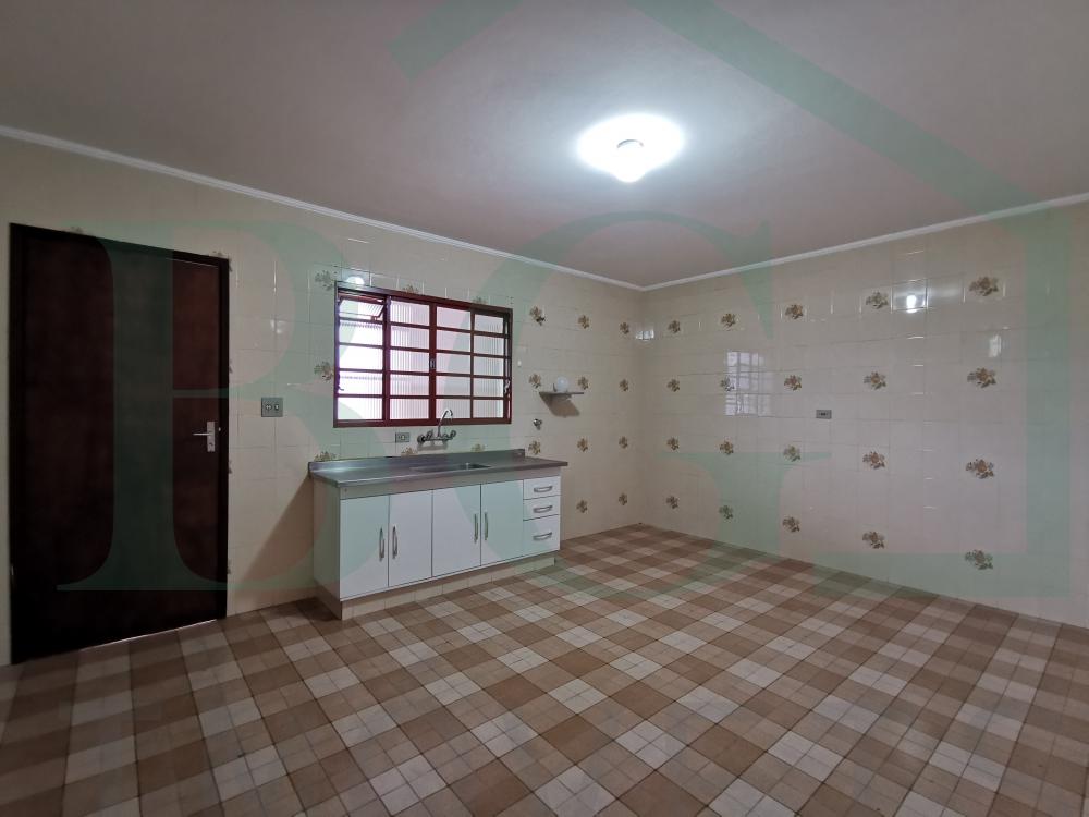 Alugar Apartamentos / Padrão em Poços de Caldas R$ 1.250,00 - Foto 12