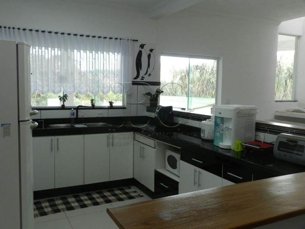 Casa à venda com 2 quartos, 220m² - Foto 8