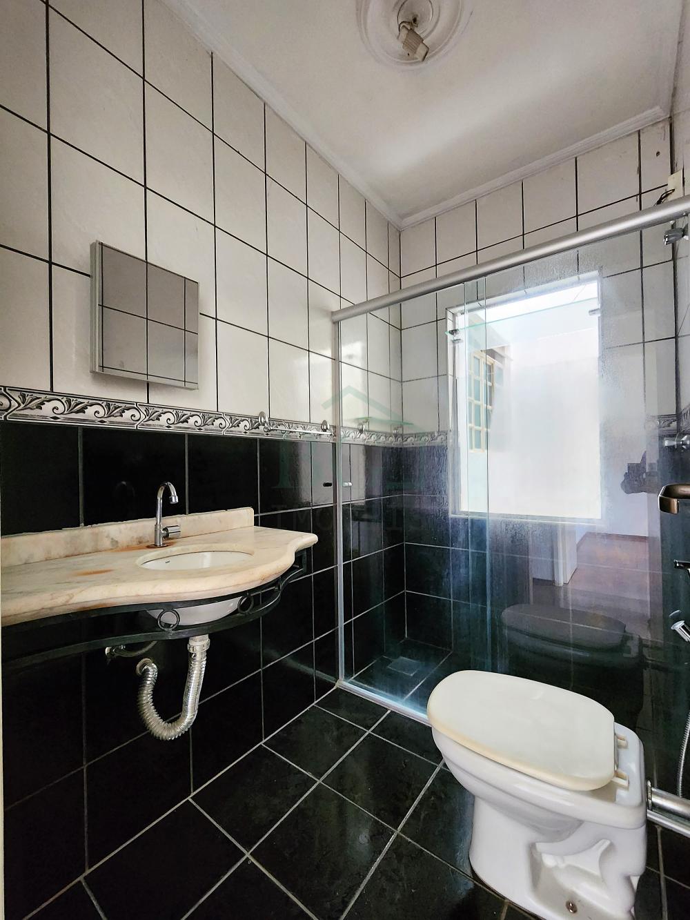 BANHEIRO SOCIAL Alugar Casas / Padrão em Poços de Caldas R$ 1.200,00 - Foto 10