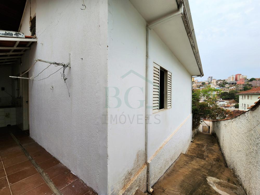 CORREDOR LATERAL Alugar Casas / Padrão em Poços de Caldas R$ 1.200,00 - Foto 18