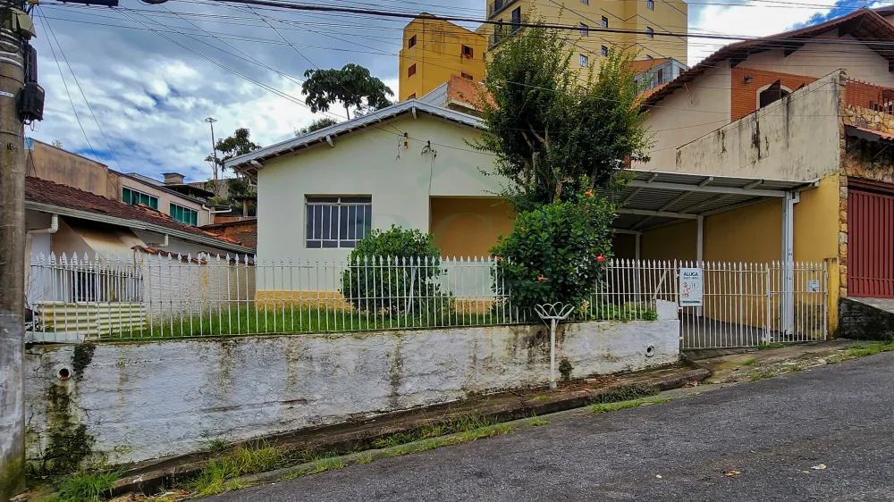 FACHADA Alugar Casas / Padrão em Poços de Caldas R$ 1.300,00 - Foto 1