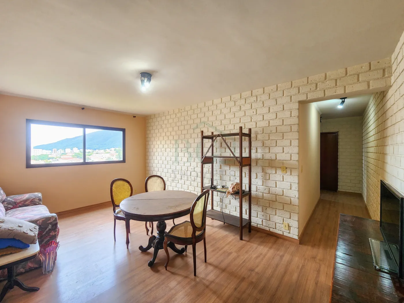 Alugar Apartamentos / Padrão em Poços de Caldas R$ 1.300,00 - Foto 2