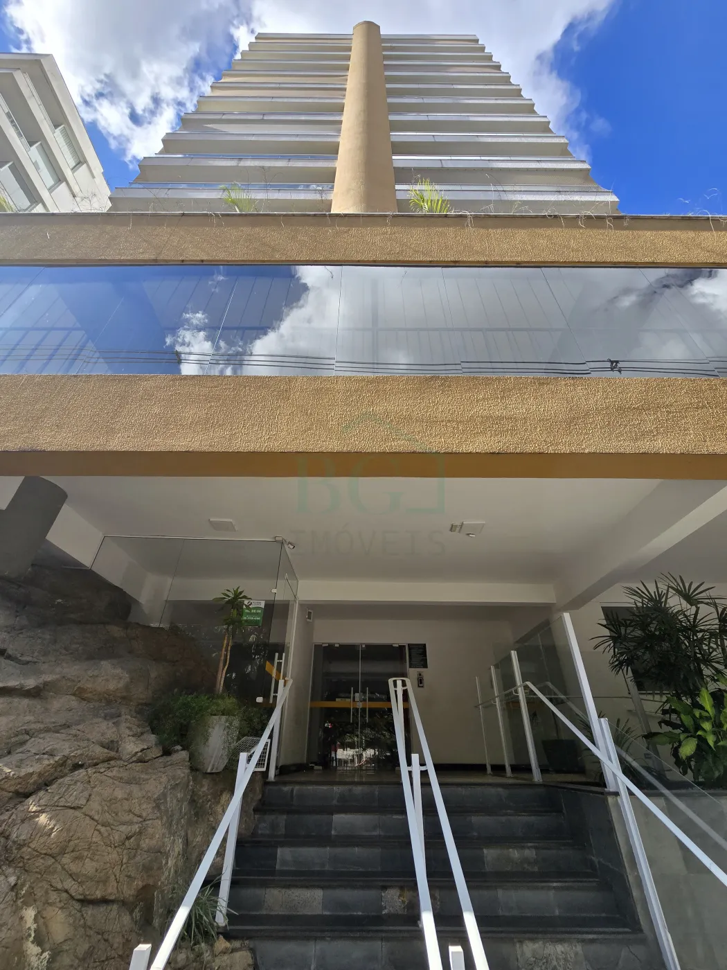 Apartamento à venda com 3 quartos, 96m² - Foto 1