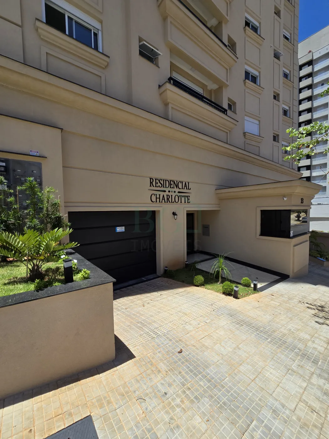 Apartamento à venda com 3 quartos, 144m² - Foto 2
