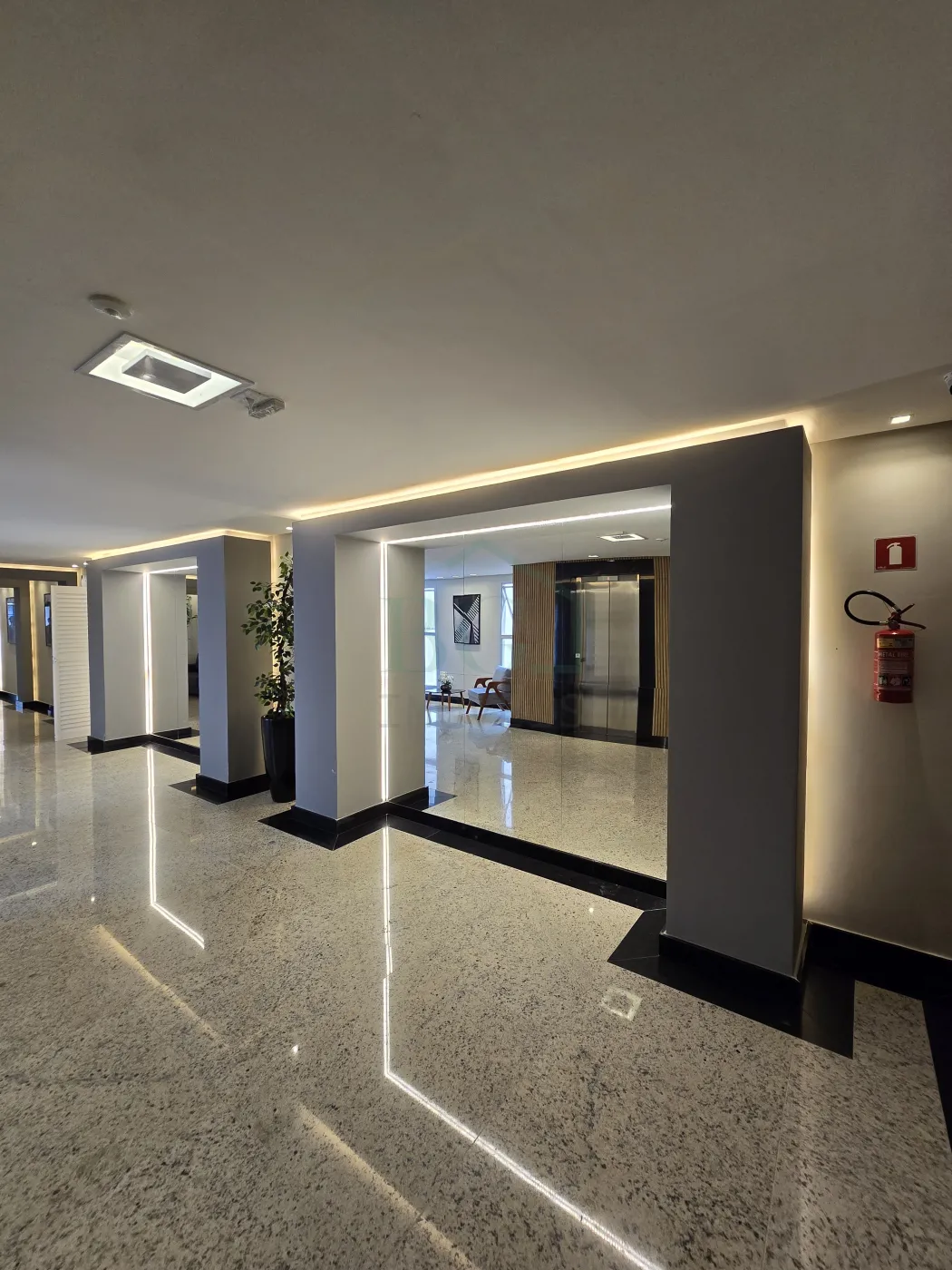 Apartamento à venda com 3 quartos, 144m² - Foto 4
