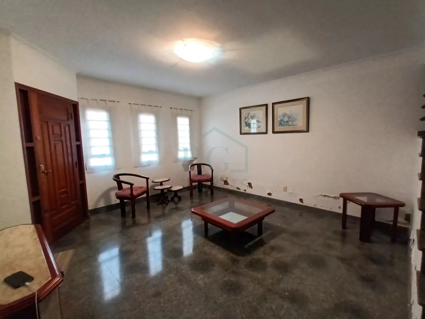 Casa à venda com 3 quartos, 225m² - Foto 1