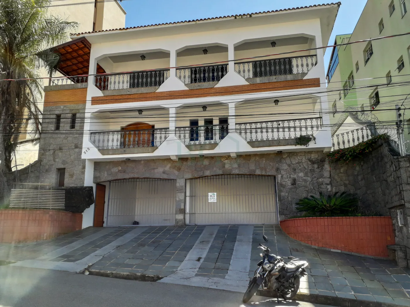 Casa à venda com 3 quartos, 353m² - Foto 2