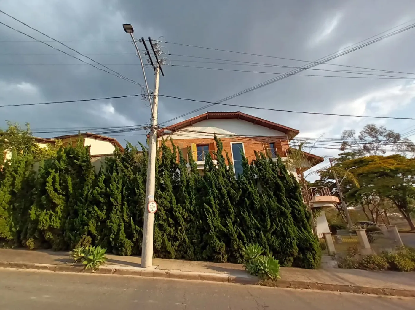 FACHADA LATERAL II Comprar Casas / Padrão em Poços de Caldas R$ 2.350.000,00 - Foto 3