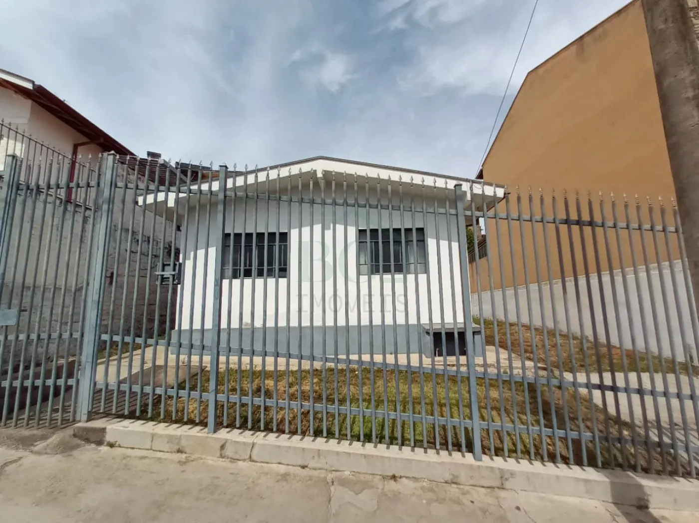 FACHADA Comprar Casas / Padrão em Poços de Caldas R$ 590.000,00 - Foto 1