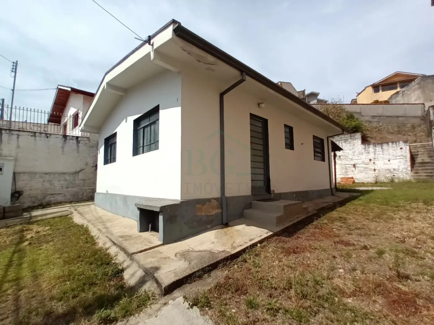 FACHADA E ENTRADA Comprar Casas / Padrão em Poços de Caldas R$ 590.000,00 - Foto 3