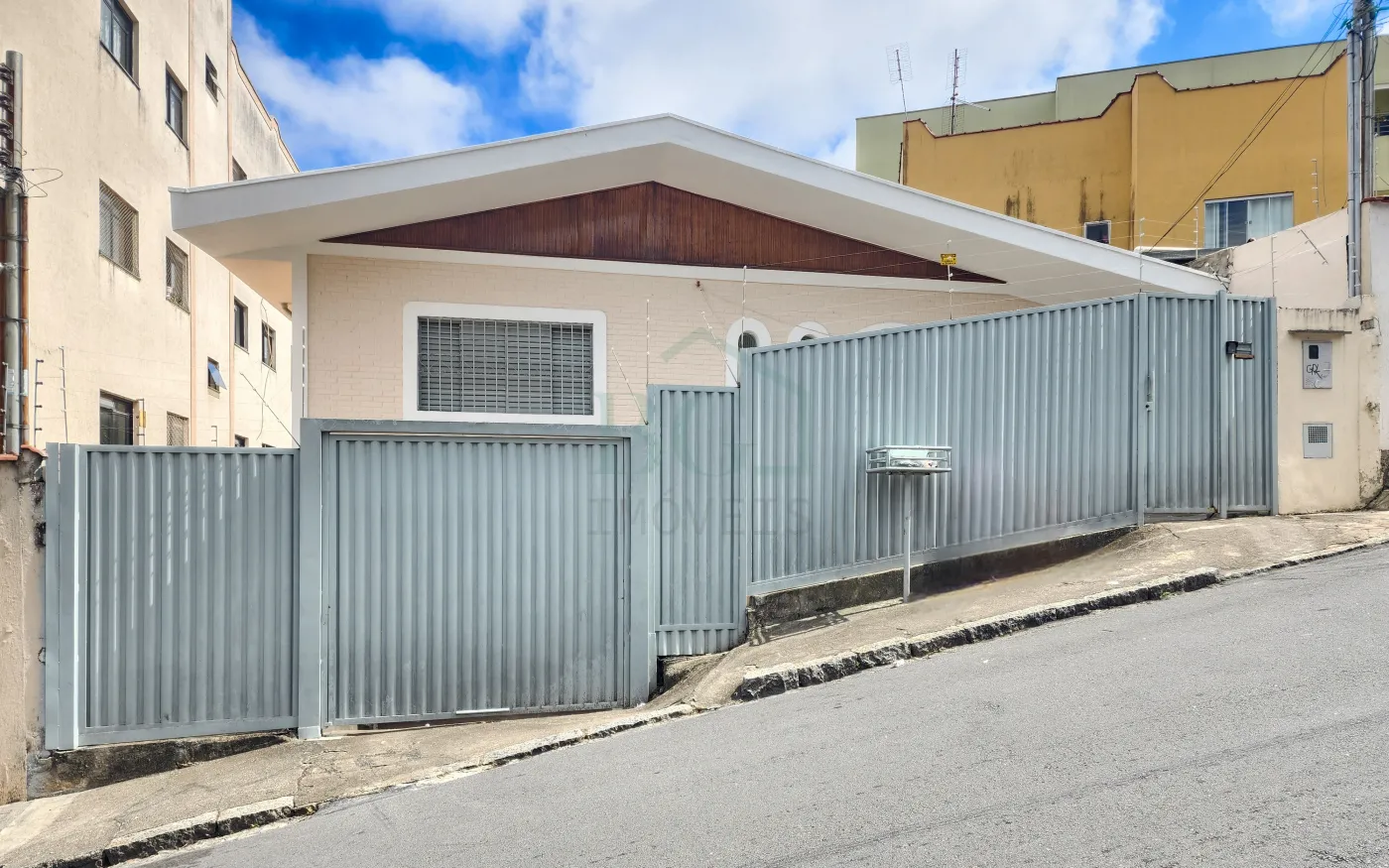 FACHADA Alugar Casas / Padrão em Poços de Caldas R$ 2.500,00 - Foto 23