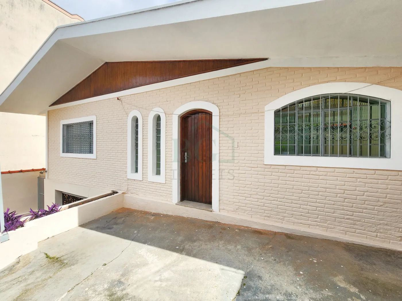 FACHADA Alugar Casas / Padrão em Poços de Caldas R$ 2.500,00 - Foto 2