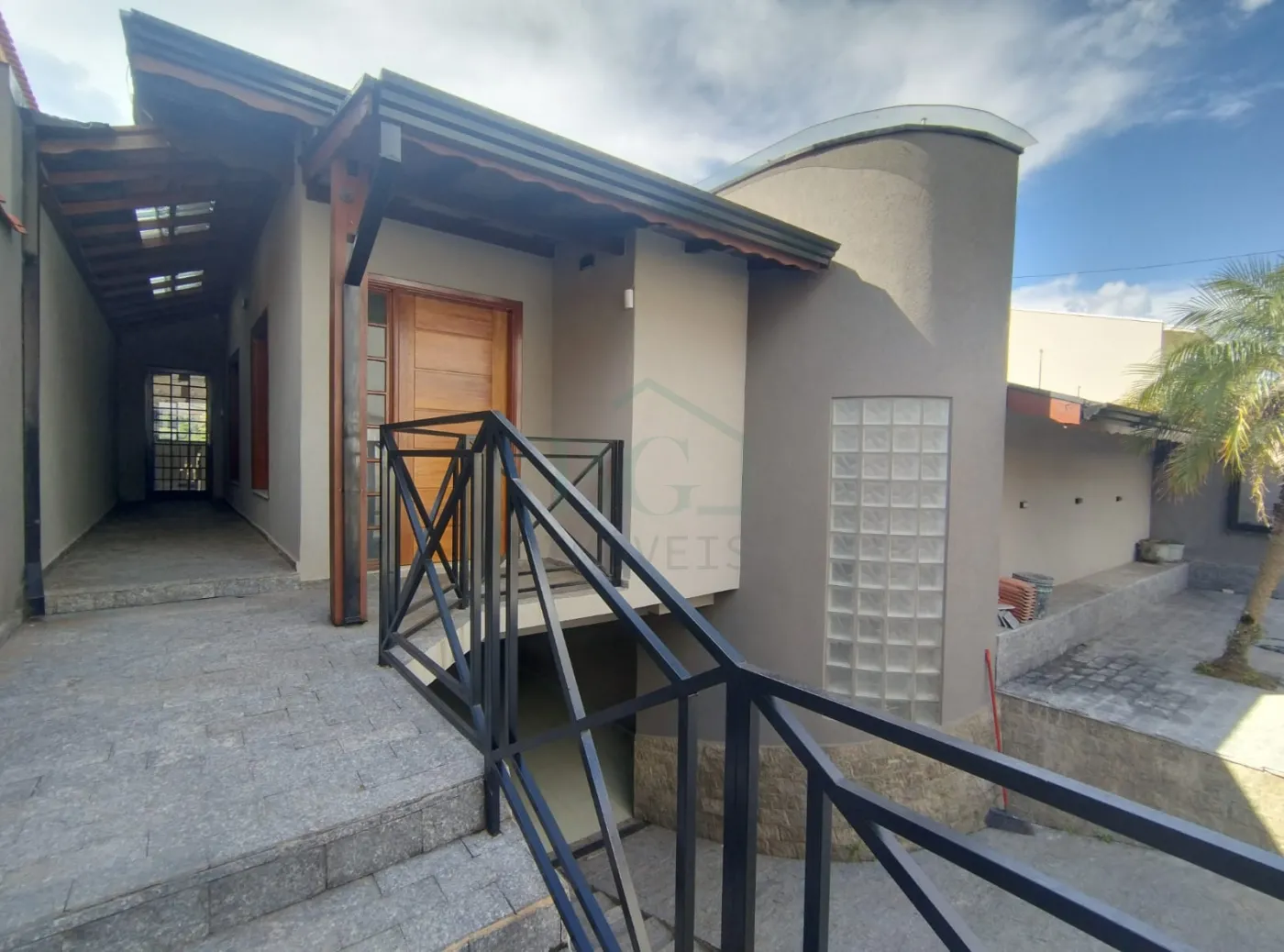 Casa à venda com 3 quartos, 380m² - Foto 2