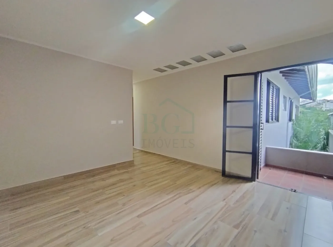 Casa à venda com 3 quartos, 380m² - Foto 7
