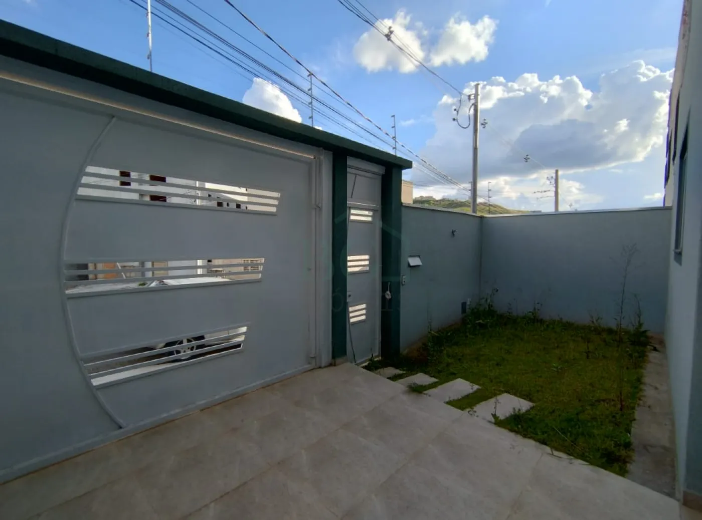 Casa à venda com 2 quartos, 125m² - Foto 2