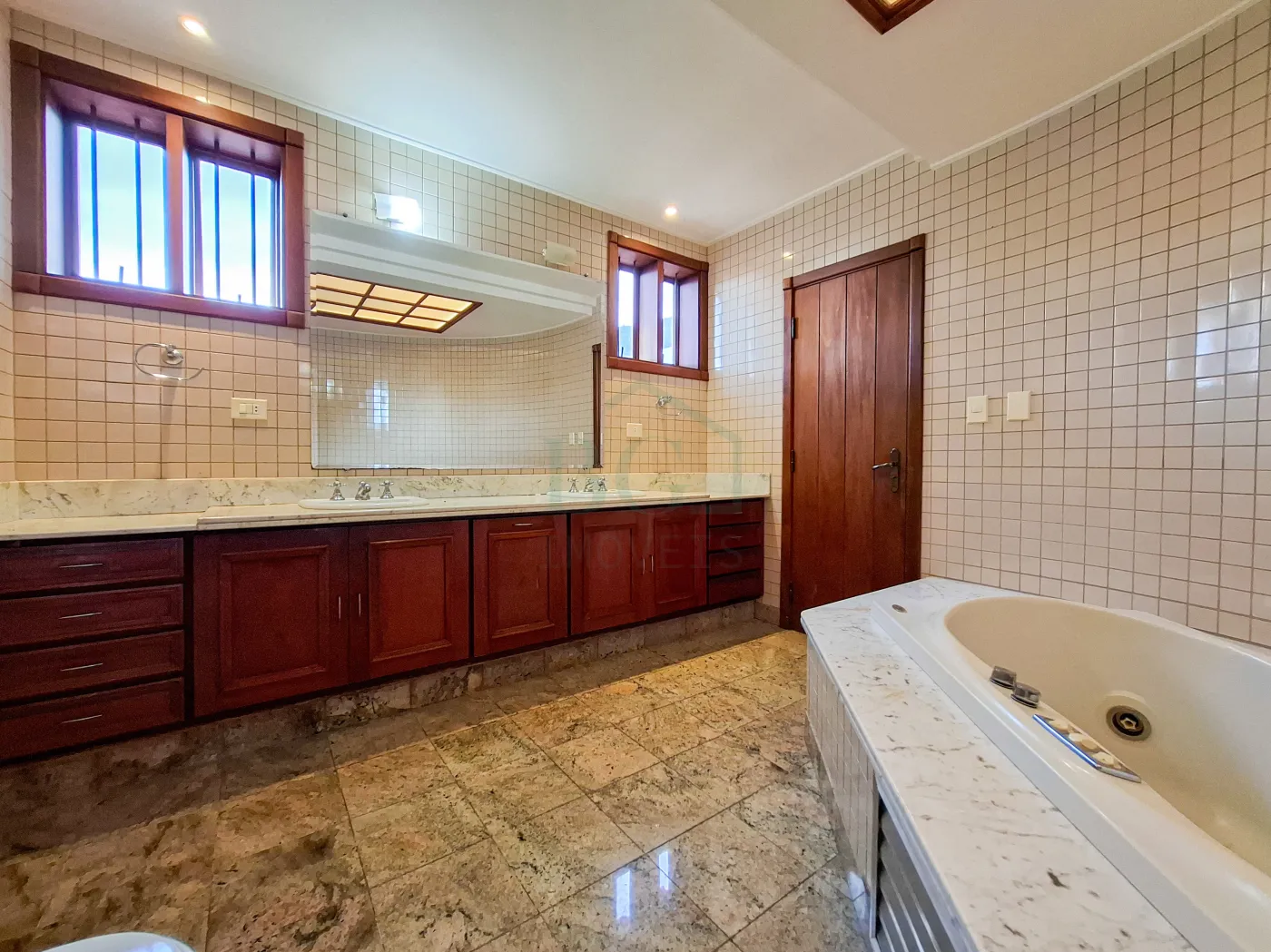 BANHEIRO SUITE Alugar Casas / Padrão em Poços de Caldas R$ 7.000,00 - Foto 13