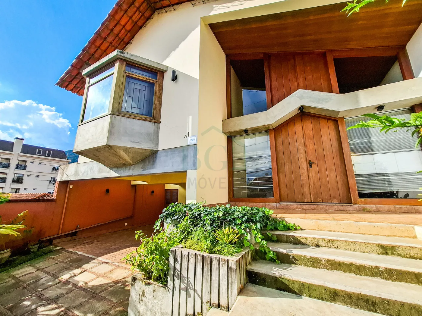 FACHADA Alugar Casas / Padrão em Poços de Caldas R$ 7.000,00 - Foto 2