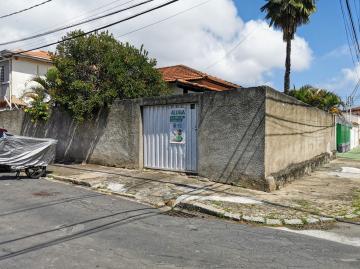 Alugar Casas / Padrão em Poços de Caldas. apenas R$ 1.500,00