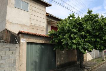 DUAS CASAS PADRÃO NO MESMO TERRENO