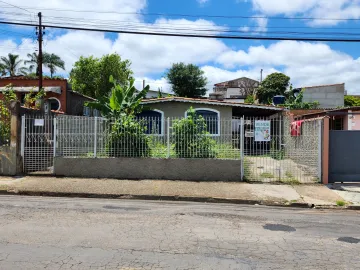 Alugar Casas / Padrão em Poços de Caldas. apenas R$ 300.000,00