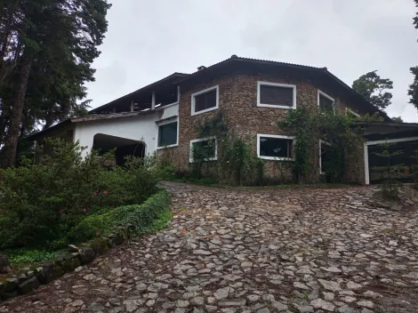 Alugar Casas / Padrão em Poços de Caldas. apenas R$ 10.000,00