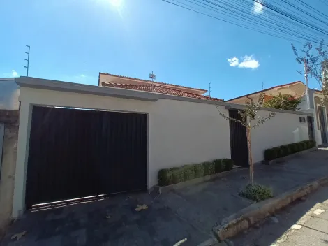 Alugar Casas / Padrão em Poços de Caldas. apenas R$ 1.200.000,00