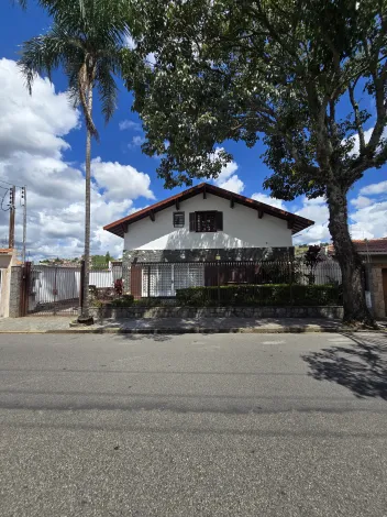 Alugar Casas / Padrão em Poços de Caldas. apenas R$ 1.800.000,00